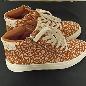 Universal Thread Brown Patterned Sneakers